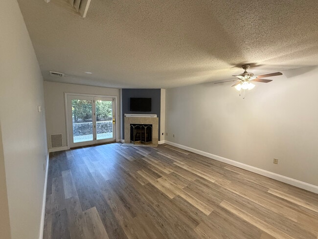 Photo - 1800 Douglas Ave Unidad 104