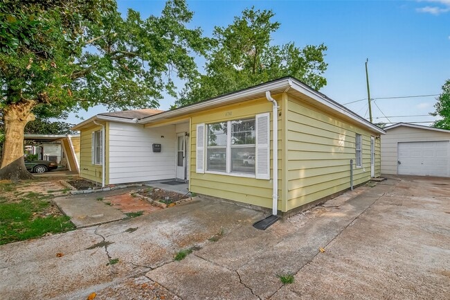 Photo - 6741 Feldspar St
