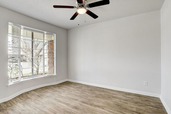 Photo - 5613 Armstrong