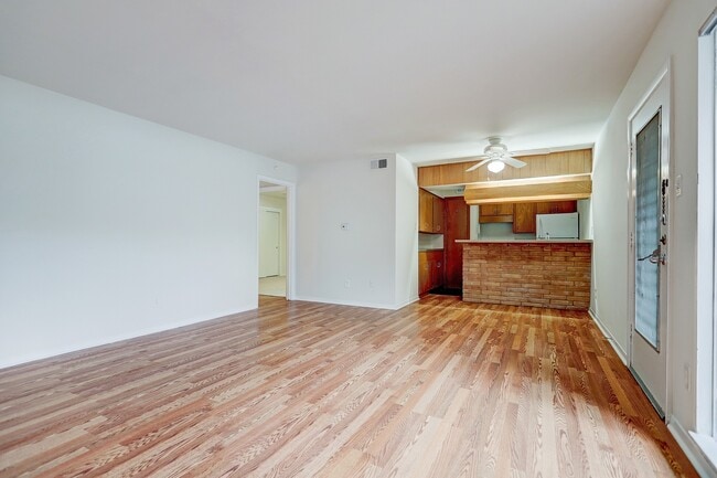 Photo - 3703 Roseland St Unit 8