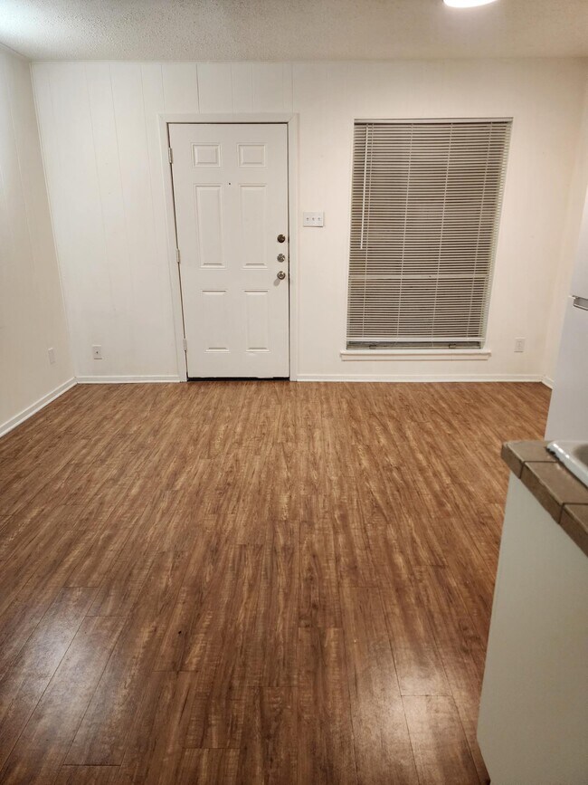 Photo - 300 West North Loop blvd