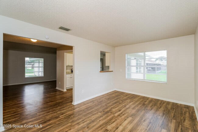 Photo - 822 7 Gables Cir SE