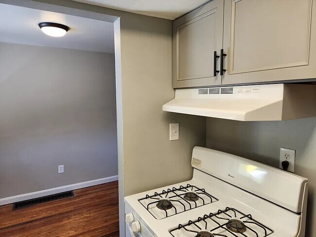 Photo - 1025 Broadview Blvd S