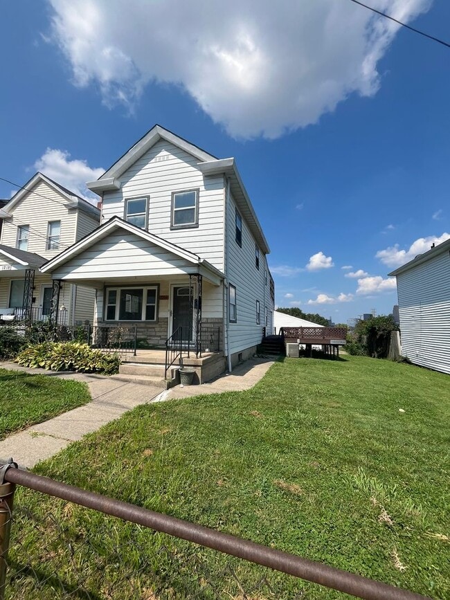 Building Photo - Three Bed, Two Bath with 2 Car Garage in N... Rental