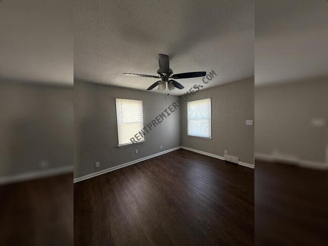 Photo - 3121 N Lindsay Ave