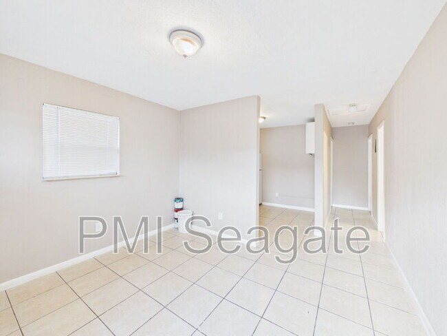 2711 NW 1st St Unidad 4