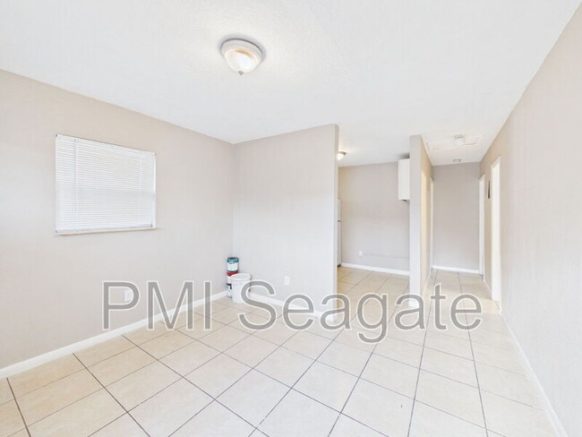 Photo - 2711 NW 1st St Unit 4