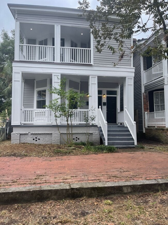 Building Photo - Charming Historic Duplex In the Heart if Savannah's Historic District