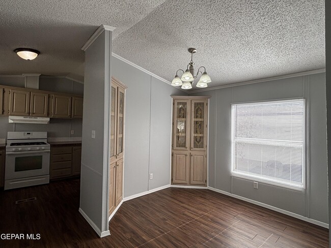 Photo - 850 Talbot Ave