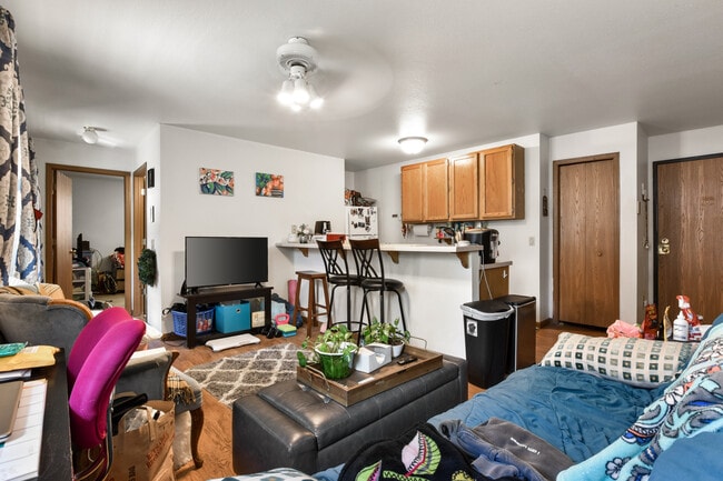 202-204 N Pinckney St