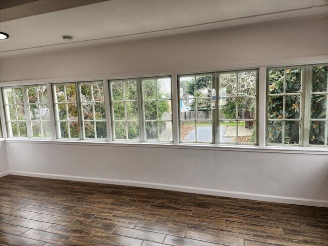 Photo - Charming Remodeled 3 Bedroom Victorian In ...