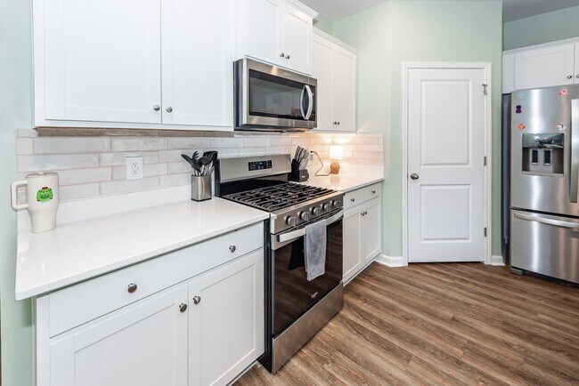 Photo - 323 Willow Run Dr