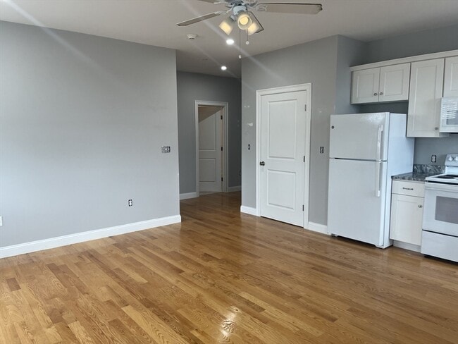 Photo - 2 French Ave