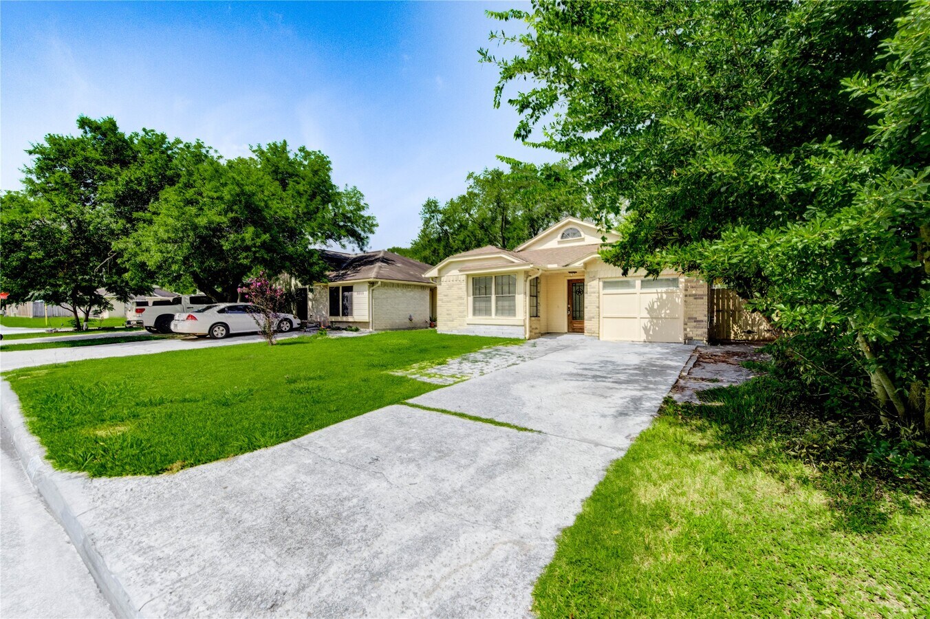 Photo - 5207 Beaverhill Dr