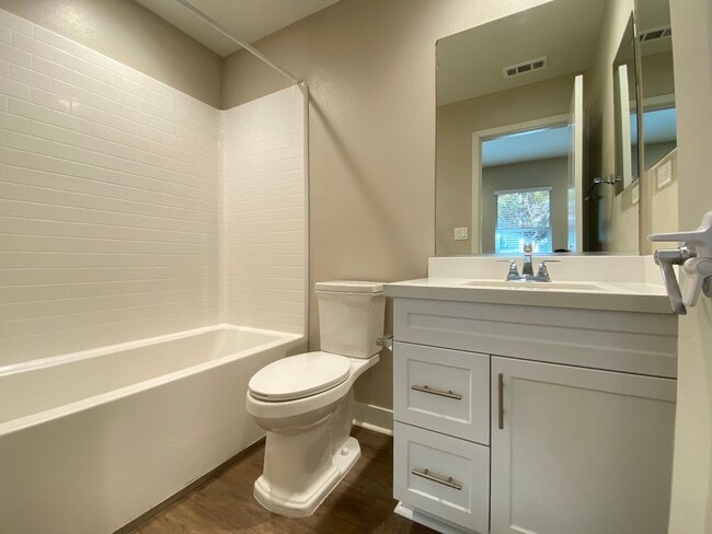 Photo - *Special*Stunning 3 Bedroom 3.5 Bathroom T...