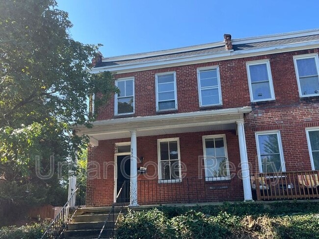Building Photo - 3301 Rosewood Ave Rental