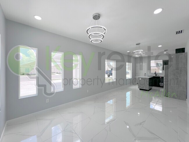 Photo - 913 N Woodson Ave