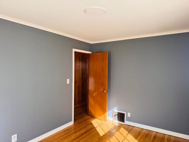 Photo - Adorable Waldo Location on Quiet Street