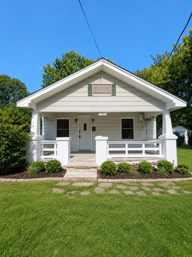 Building Photo - 2 bedroom | 1 Bathroom Home | Pets Welcome!
