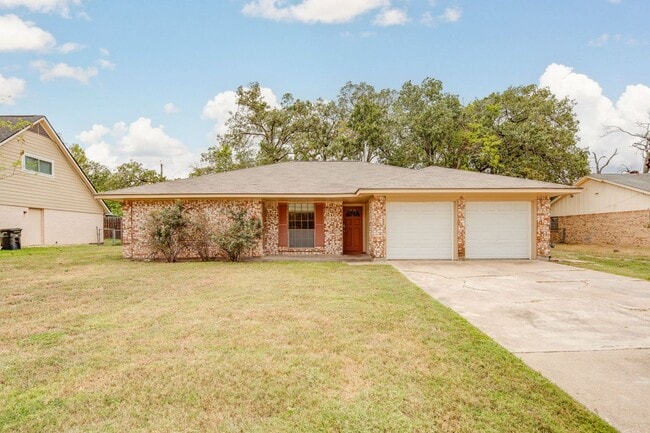 Building Photo - AUGUST PRE-LEASE! 3 bed, 2 bath home in Eastgate!