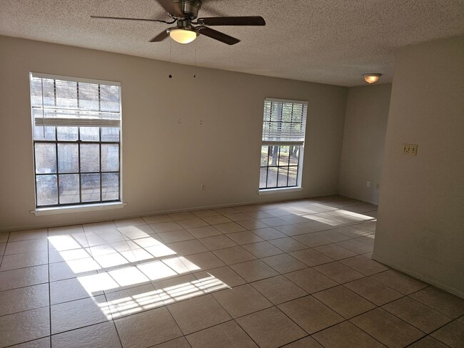 Photo - Available Now! Unidad G