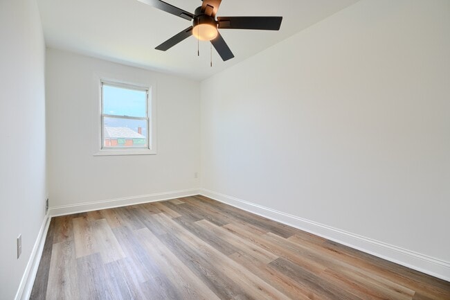 Photo - 2204 Redthorn Rd