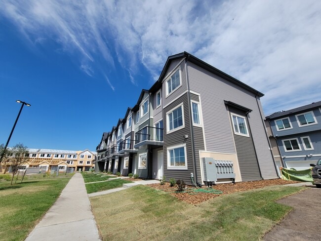 Building Photo - 3640-139 139 Ave NW Unit 88 / PSF