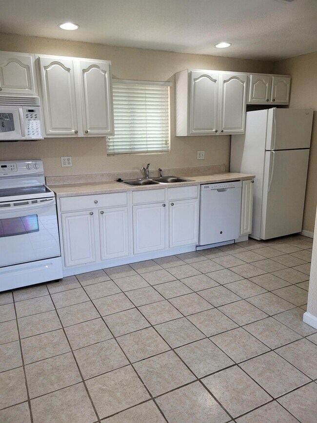 1009 Briarwood Rd