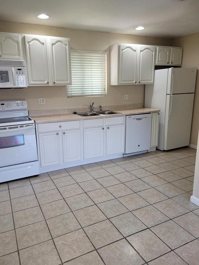 Photo - 1009 Briarwood Rd