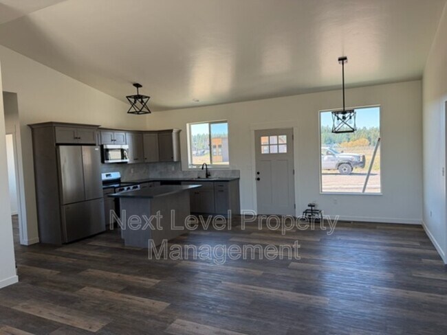 Photo - 1522 Trumble Creek Rd