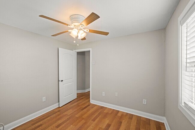 303 Linwood St Unit 1/2