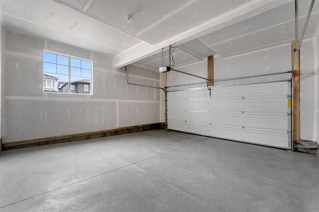 Photo - 114 Cityspring Gate NE