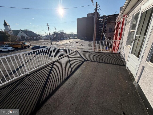 Building Photo - 107 N High St