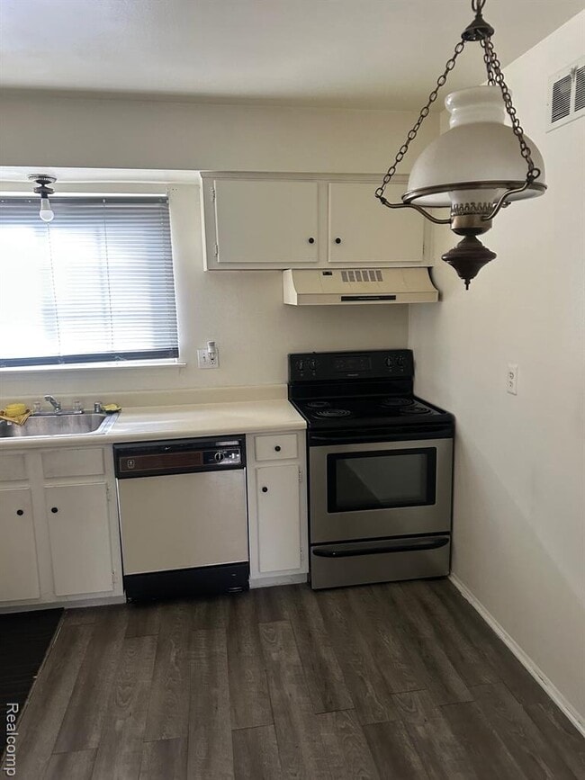 Photo - 25332 Shiawassee Cir Unit 105
