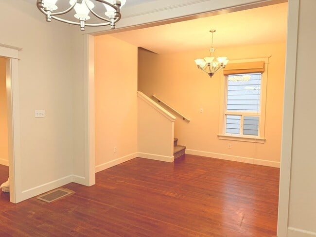 Photo - 4 Bed/2Bath Classic Craftsman on N Williams Ave
