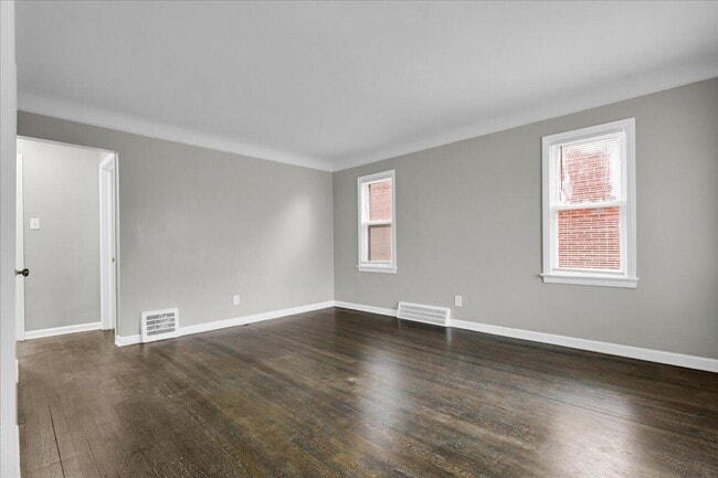 Photo - 11235 Portlance Ave