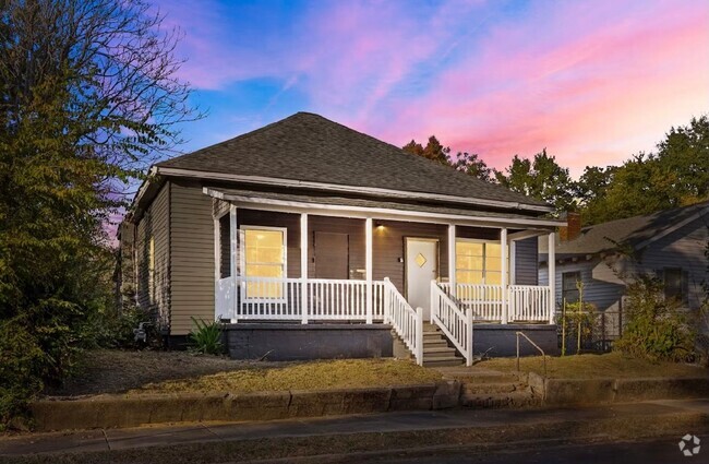 Building Photo - Beautifully Renovated 3 Bedroom 1.5 Bath H... Rental