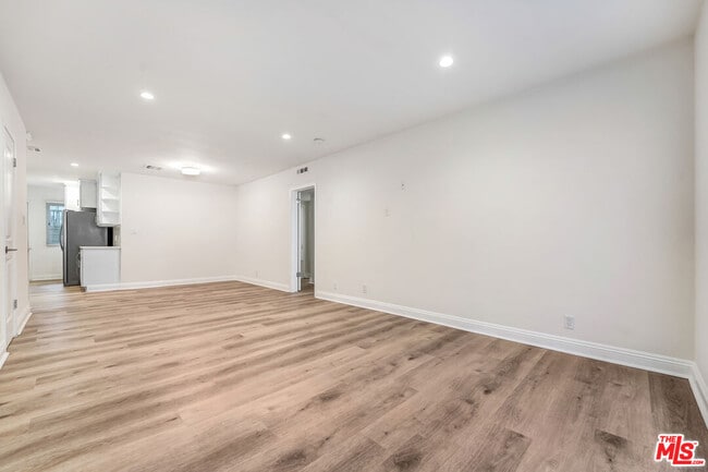 Photo - 337 N Oakhurst Dr Unidad 1