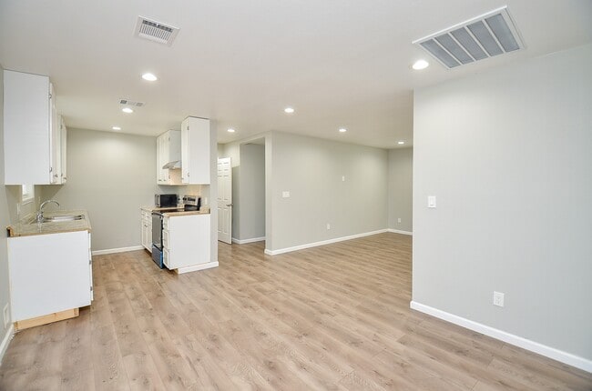 Photo - 2706 Sledge St
