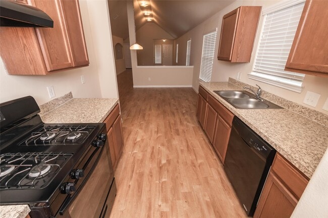 Photo - 2454 Peterborough Way