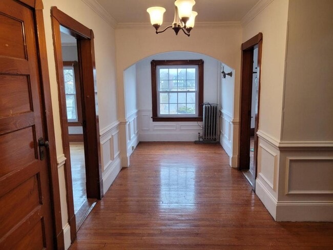 Photo - 2060 Elm St