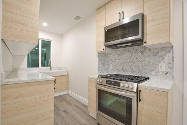 Building Photo - 2904-10 Market St Rental