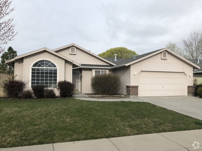 Building Photo - 3 Bed/2 bath...Newer Carpet and Flooring..... Rental