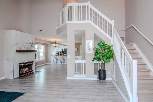 Photo - 1892 Lindsay Ln