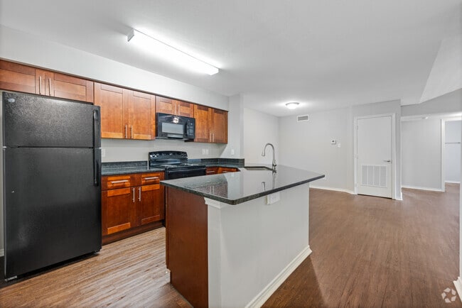 3BR, 2BA - 914SF - Kitchen