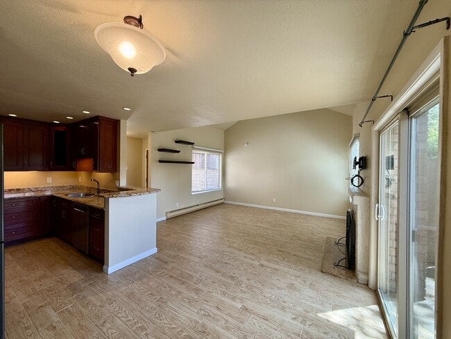 Photo - 2657 Kentworth Way