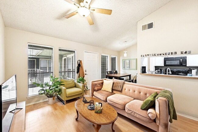 Photo - 2706 Salado St