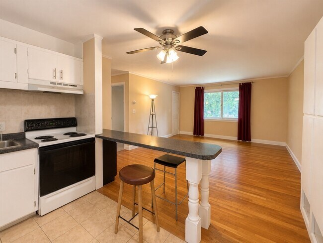 Photo - 53 Lionel Ave Unit F