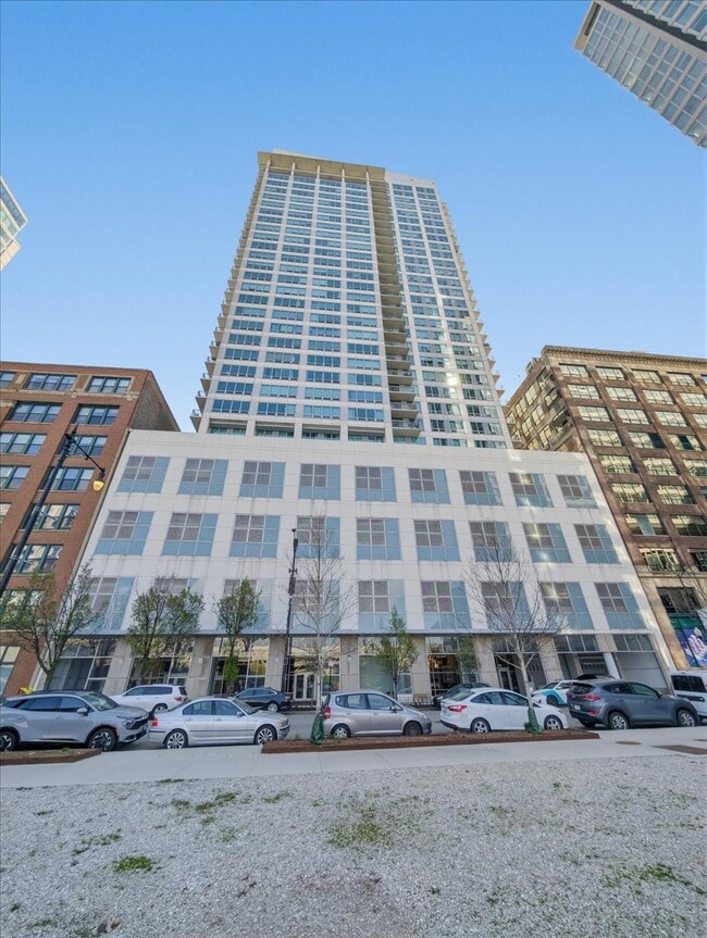 Building Photo - 701 S Wells St Unit 1002