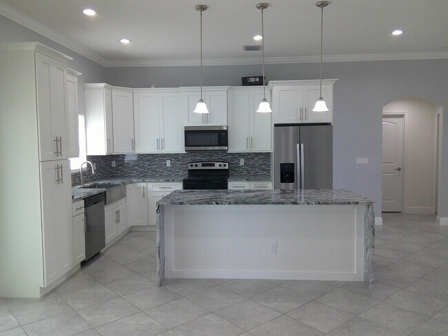 Photo - 310 SW Becker Rd
